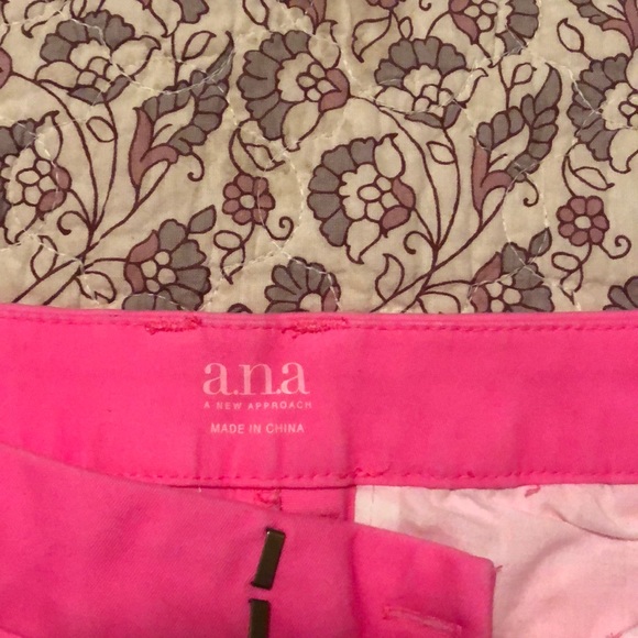 Shorts - Picture 3 of 4